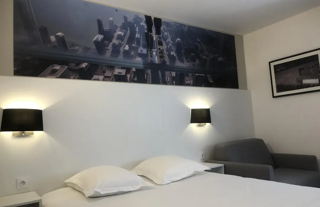 Hotel The Originals Bernay Acropole-1