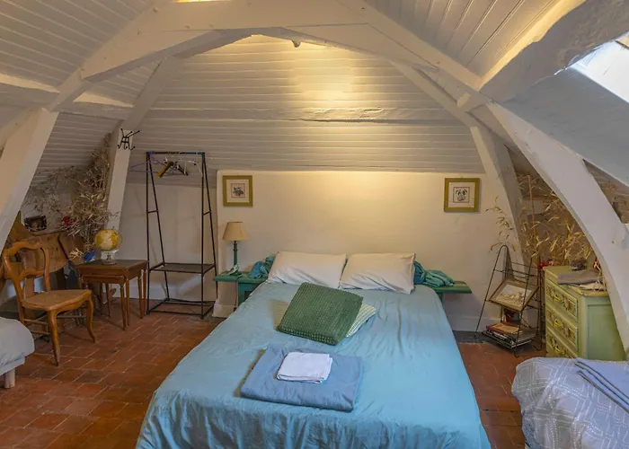 Hôtel accueillant les animaux: Chambre d'Hôtes Les Jardins de Marie, SCI Charles III