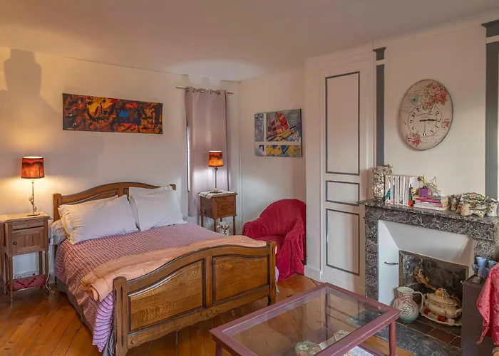 Hôtel accueillant les animaux: Chambre d'Hôtes Les Jardins de Marie, SCI Charles III